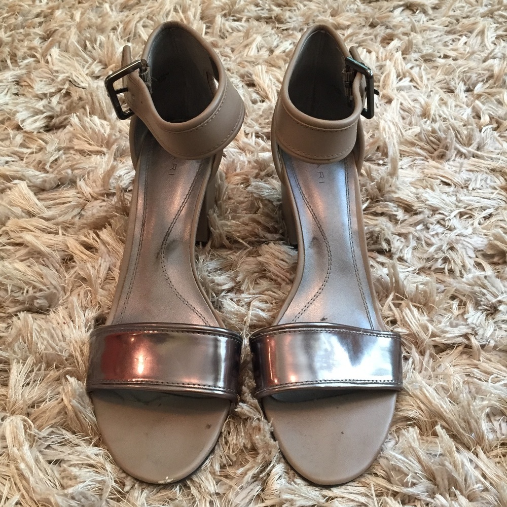 Tahari Chunky/Block Heels Size 10 *Euc* - image 2